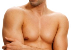 Lee más sobre el artículo Reducción mamaria masculina con liposucción