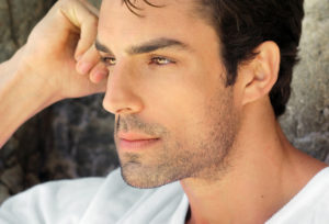 Lee más sobre el artículo Los hombres se quitan michelines y arrugas con la cirugía estética
